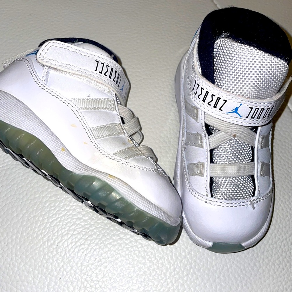 6C Air Jordan’s -Jordan 11 Retro
Legend Blue